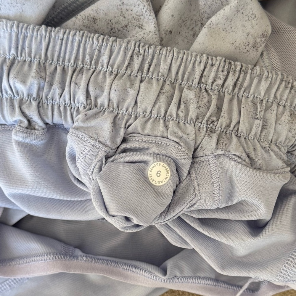 Lululemon Hotty Hot Low-Rise Lined Shorts 4” – Gravel Dust / Pastel Blue –Size 6 - Picture 5 of 8